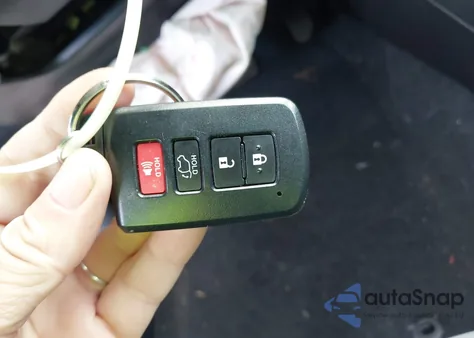 2017 Toyota Rav4 Limited z USA, uszkodzony, nr VIN 2T3DFREV6HW674167